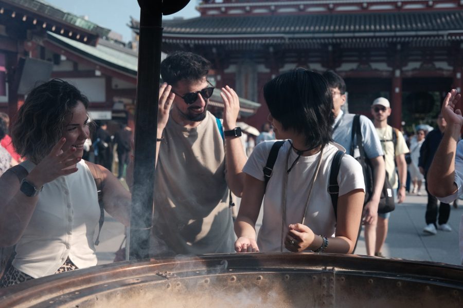 guías privados en Japón acompañando a viajeros en una jornada extendida